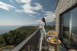 Отель Vivid Blue Serenity Resort Свети-Стефан Улучшенный номер с террасой и видом на море-3